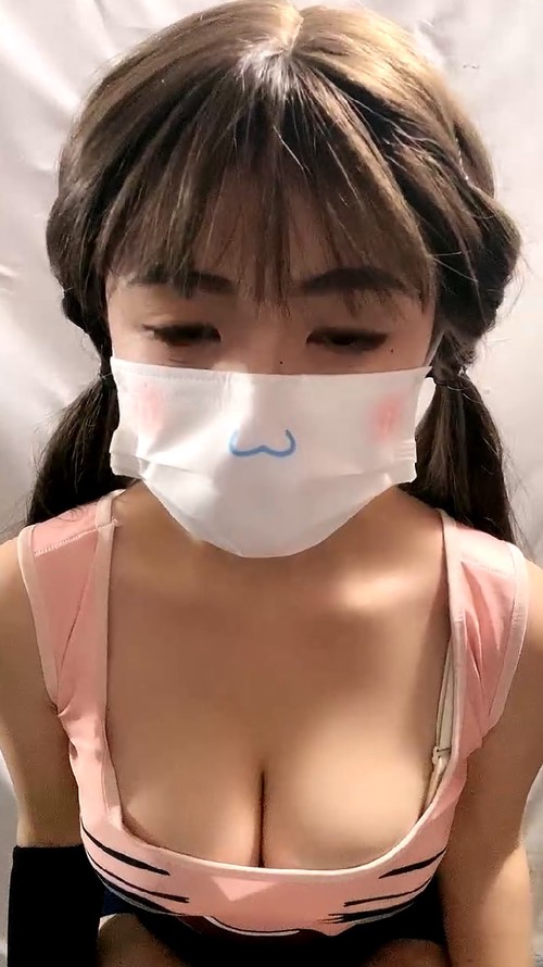 大奶双马尾妹妹！新人初下海！一对豪乳呼之欲出！全裸性感诱惑，无毛肥唇骚穴，扒开近距离特写